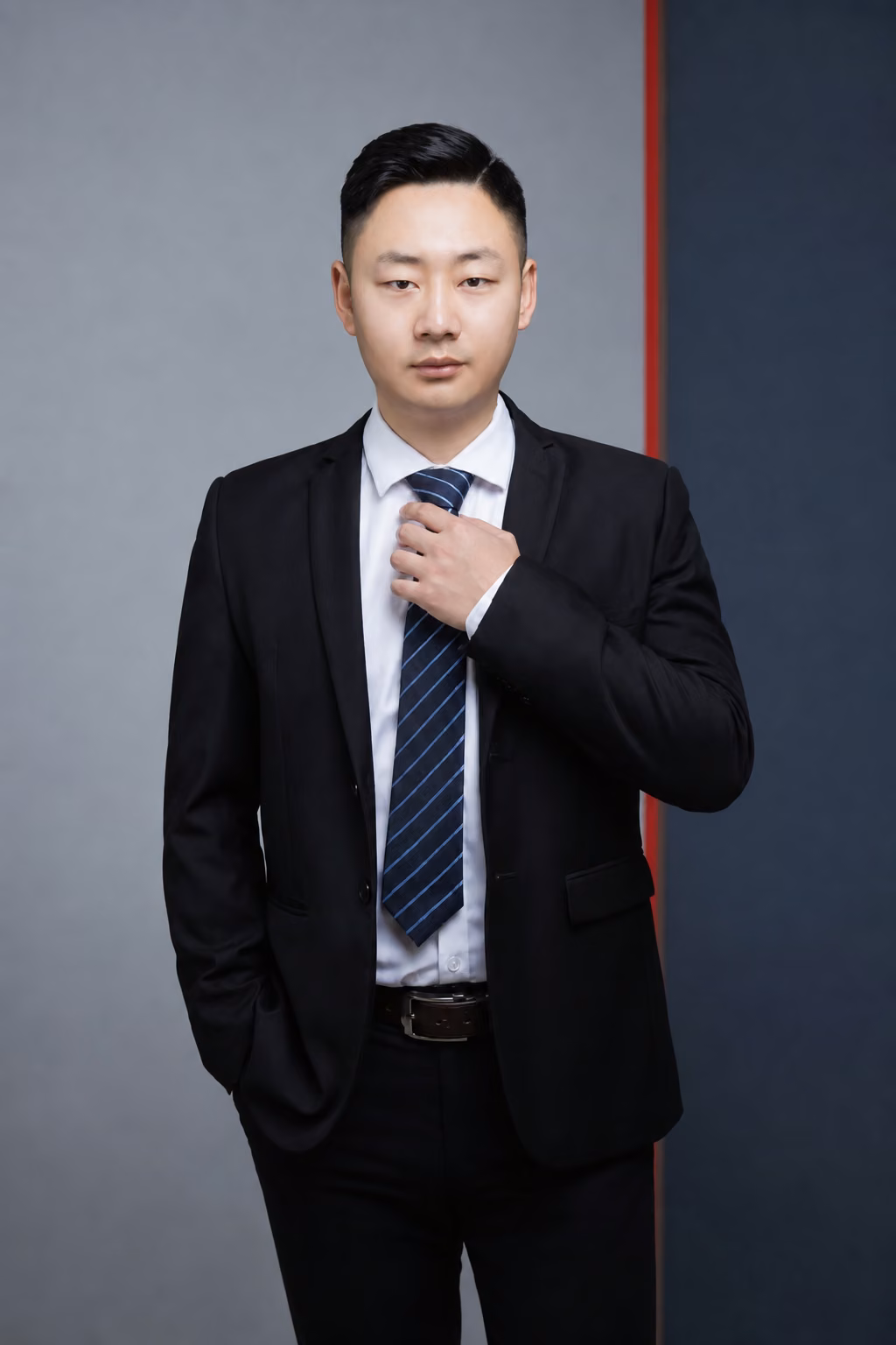 华新文登政治老师龚一恒